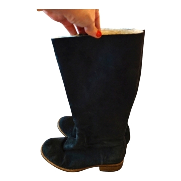 UGG "Broome" Wool And Suede Boots. - Picture 5 of 12